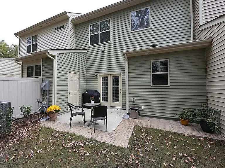345 Scotlow Way — Photo 11