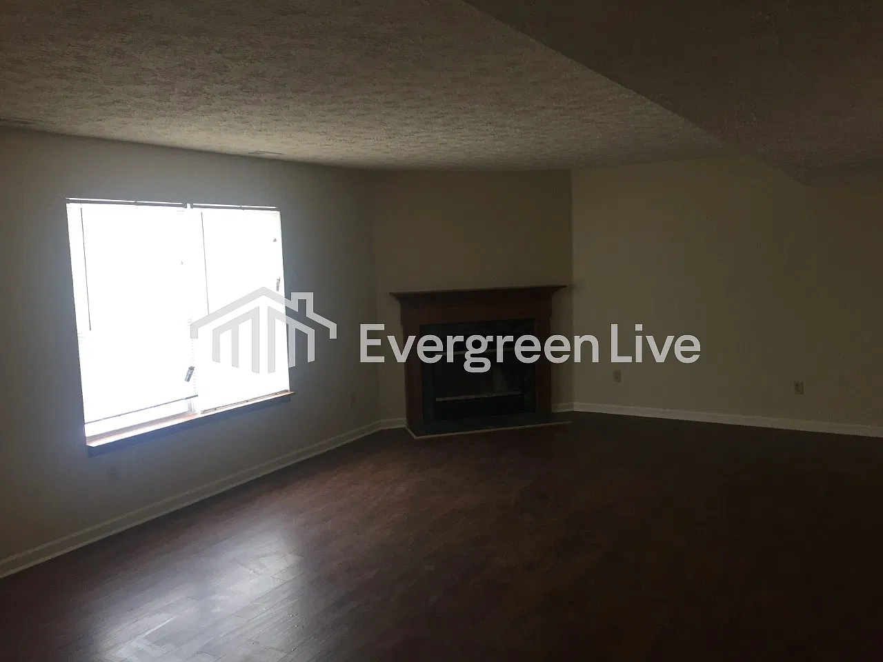 4 bed, 2.5 bath, 2106 sqft, $2,045 — Photo 4