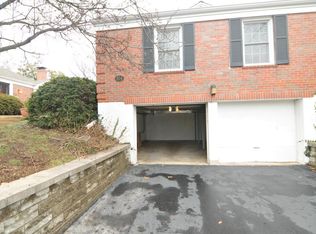 826 N McKnight Rd, Saint Louis, MO 63132