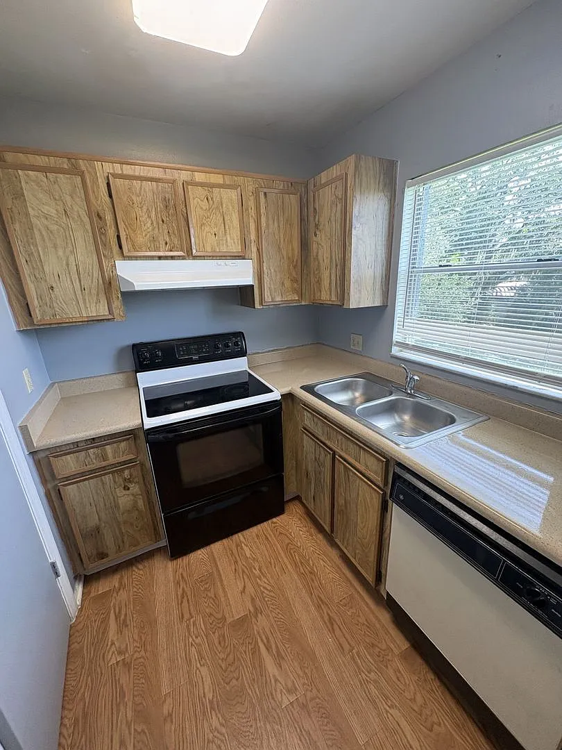 Large 2 bedroom 2 bath Condo — Photo 2