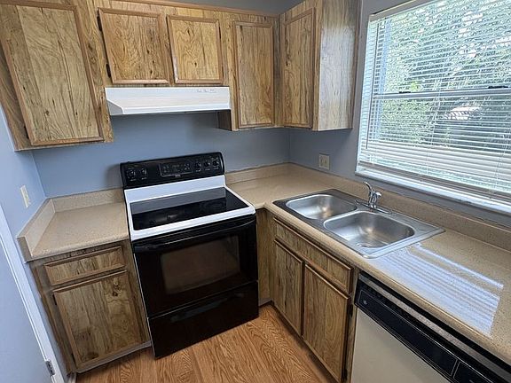 2nd image of 4261 Pershing Pointe Pl APT 3
