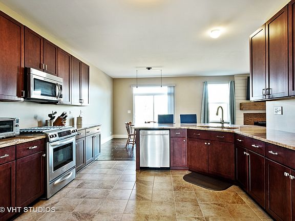 5th image of 2417 Heron Ln