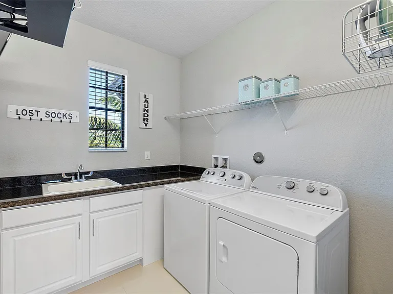11036 Meridian Dr N — Photo 29