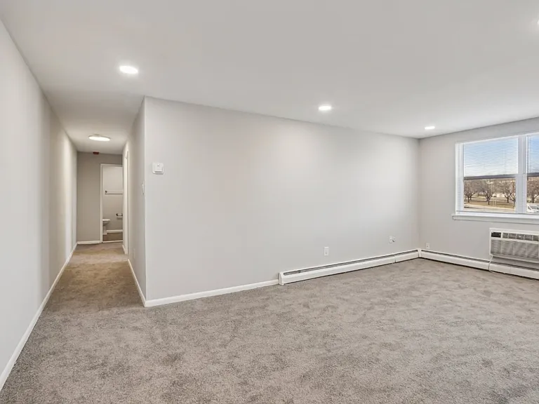 Oakland Terrace Apartments — Photo 7