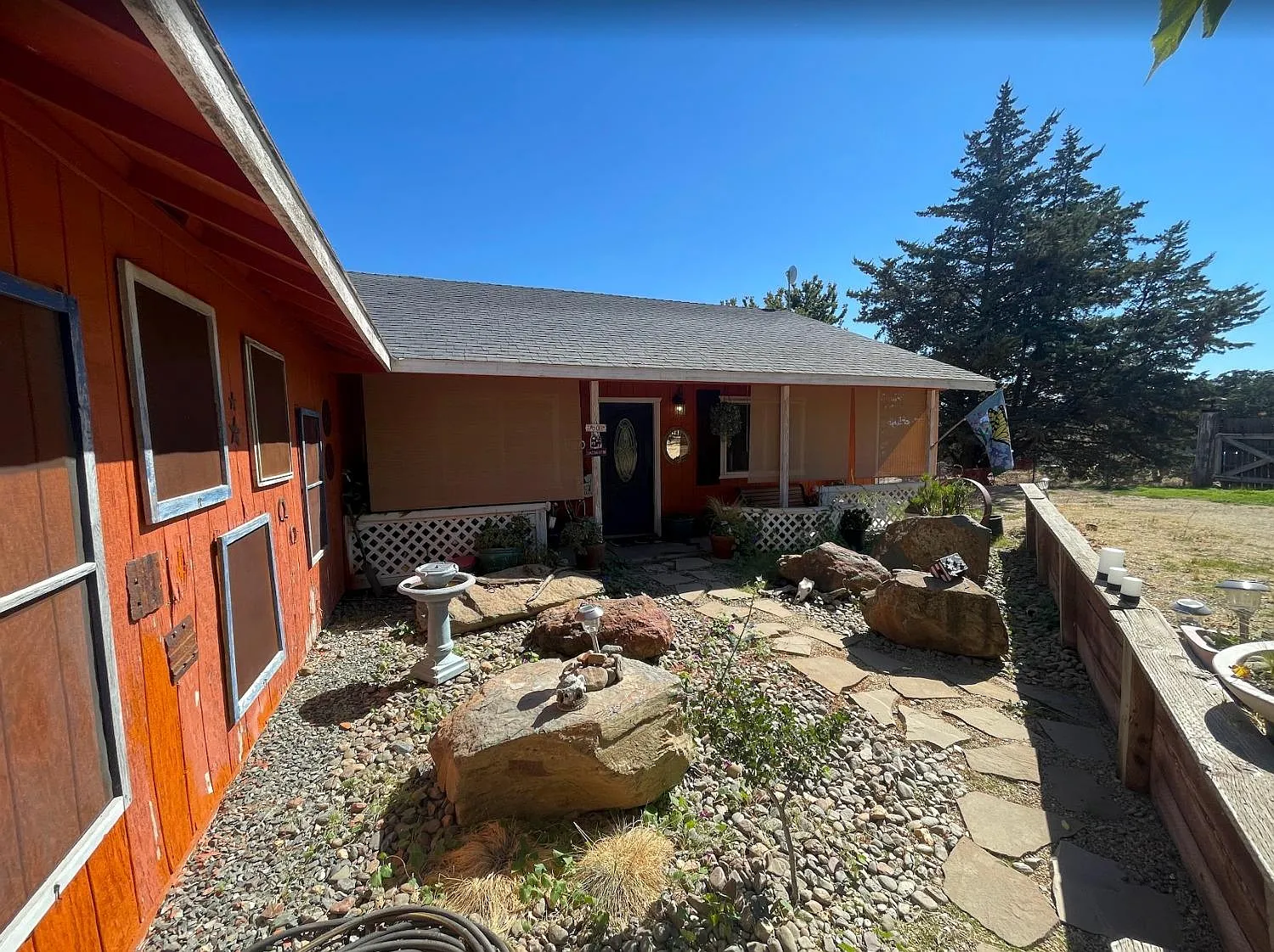 2090 Village Dr photo 1