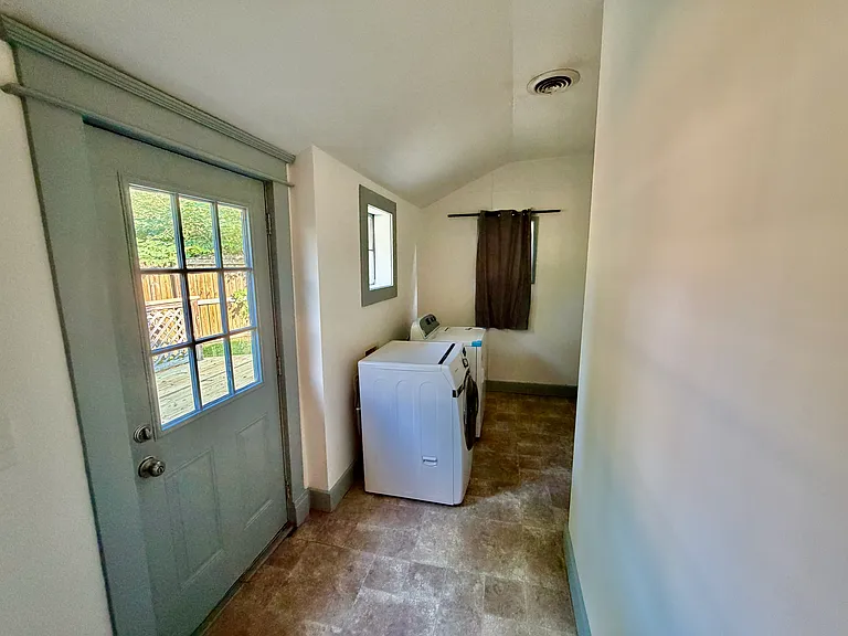 1813 Elliott Ave — Photo 37