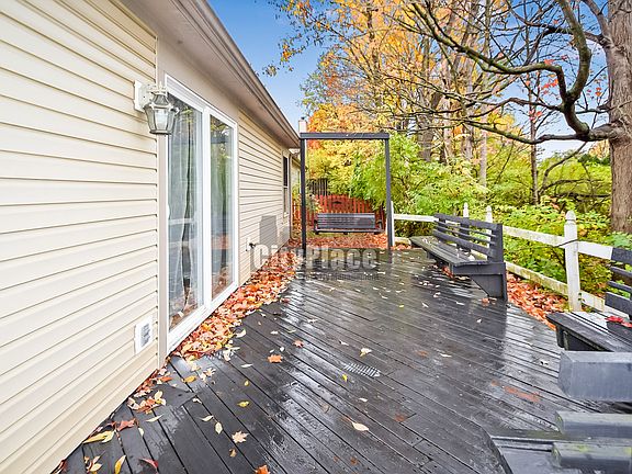 4th image of 5231 Pin Oak Dr