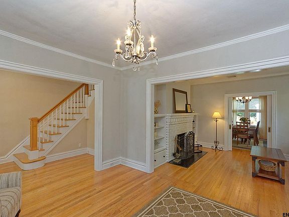 4th image of 20 Winthrop Ave