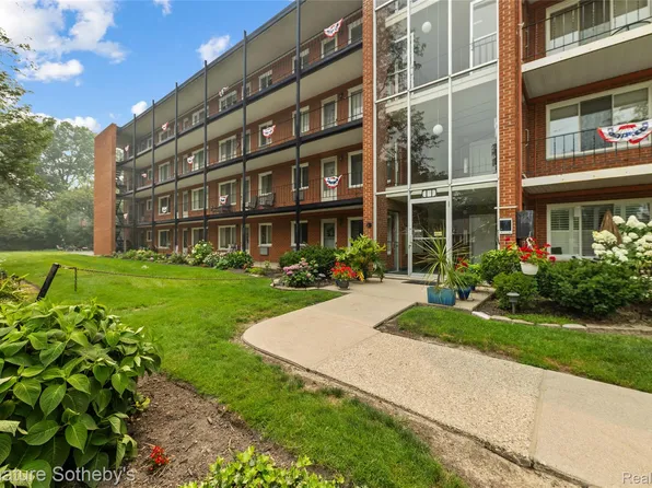 2820 Woodslee Dr APT 205, Royal Oak, MI 48073