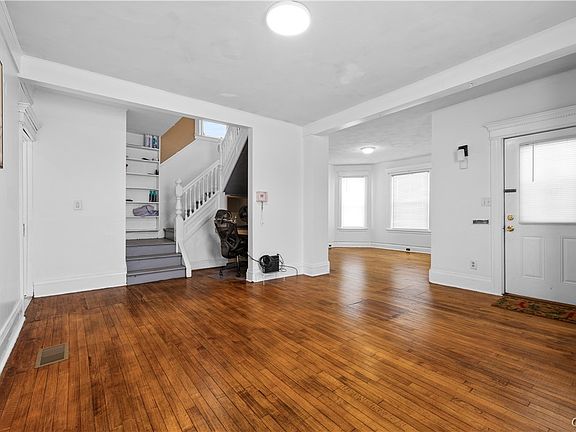3rd image of 1501 Kemble St