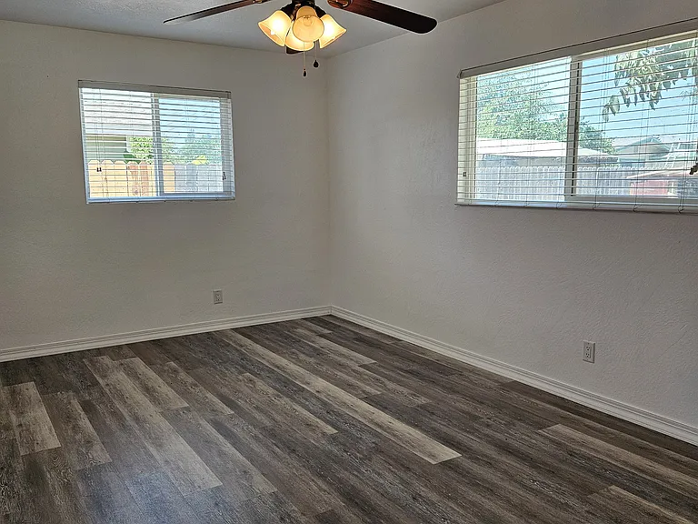 1026 W Lark Ave — Photo 13