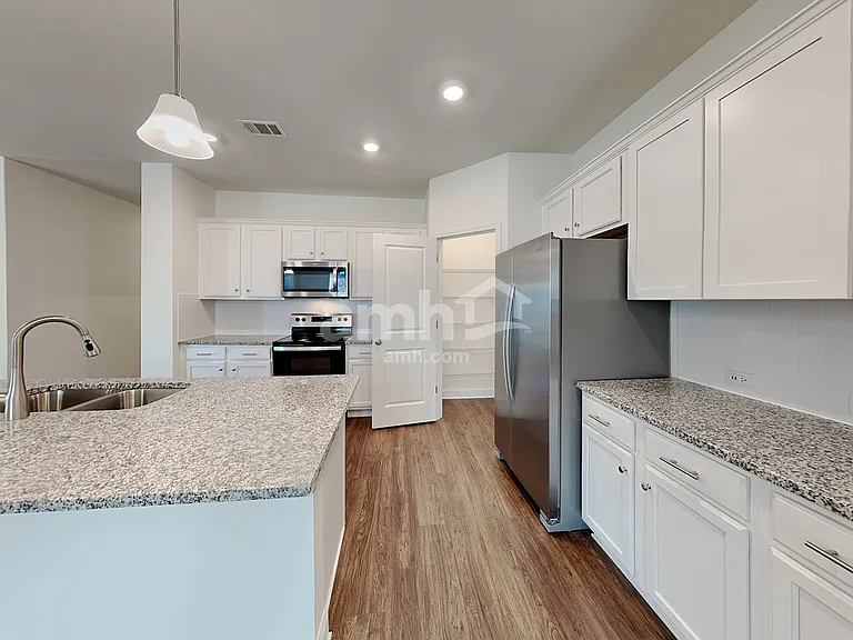 7060 Creeksong Dr — Photo 4