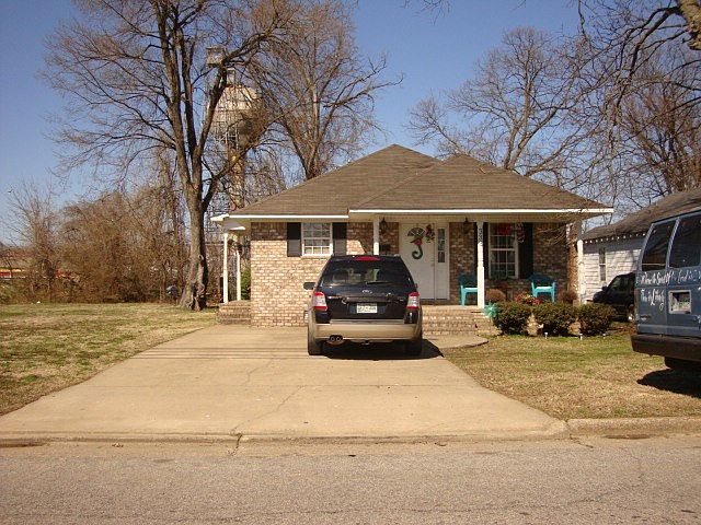 1st image of 333 W Margin St