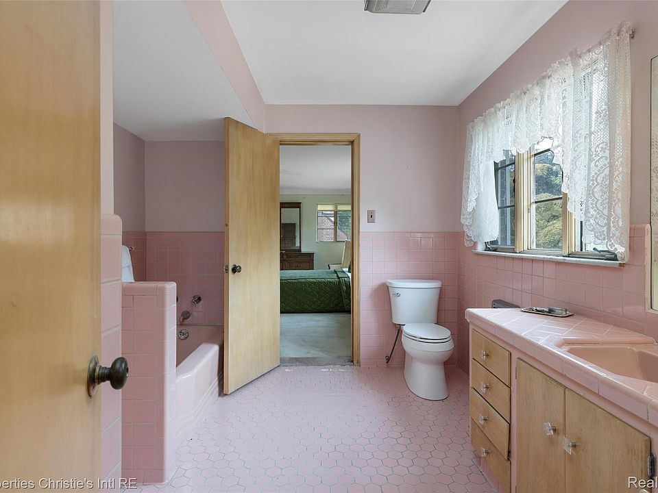19262 Strathcona Dr, photo 28