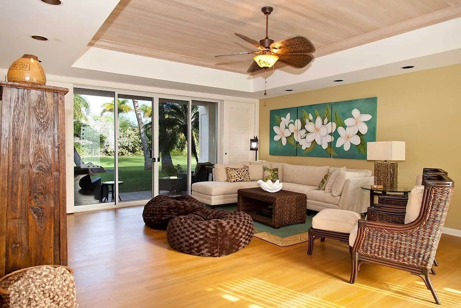 2 bed, 2.0 bath, 2195 sqft, $7,835 — Photo 1