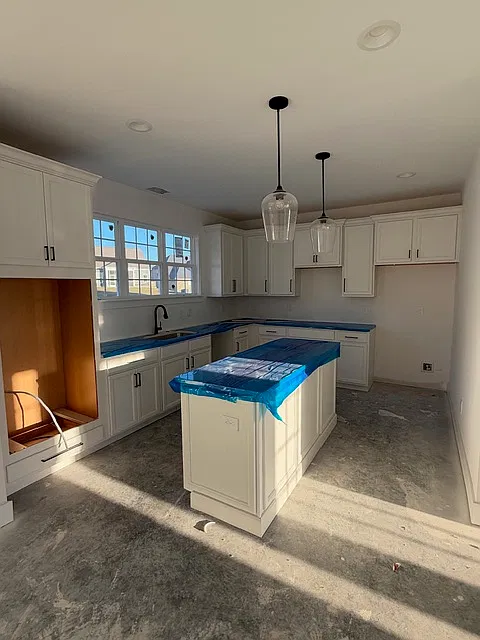 4 bed, 2650 sqft, $2,600 — Photo 4