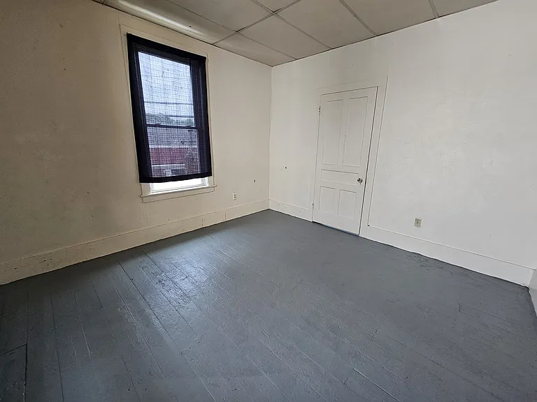 100 Main St #5 — Photo 7