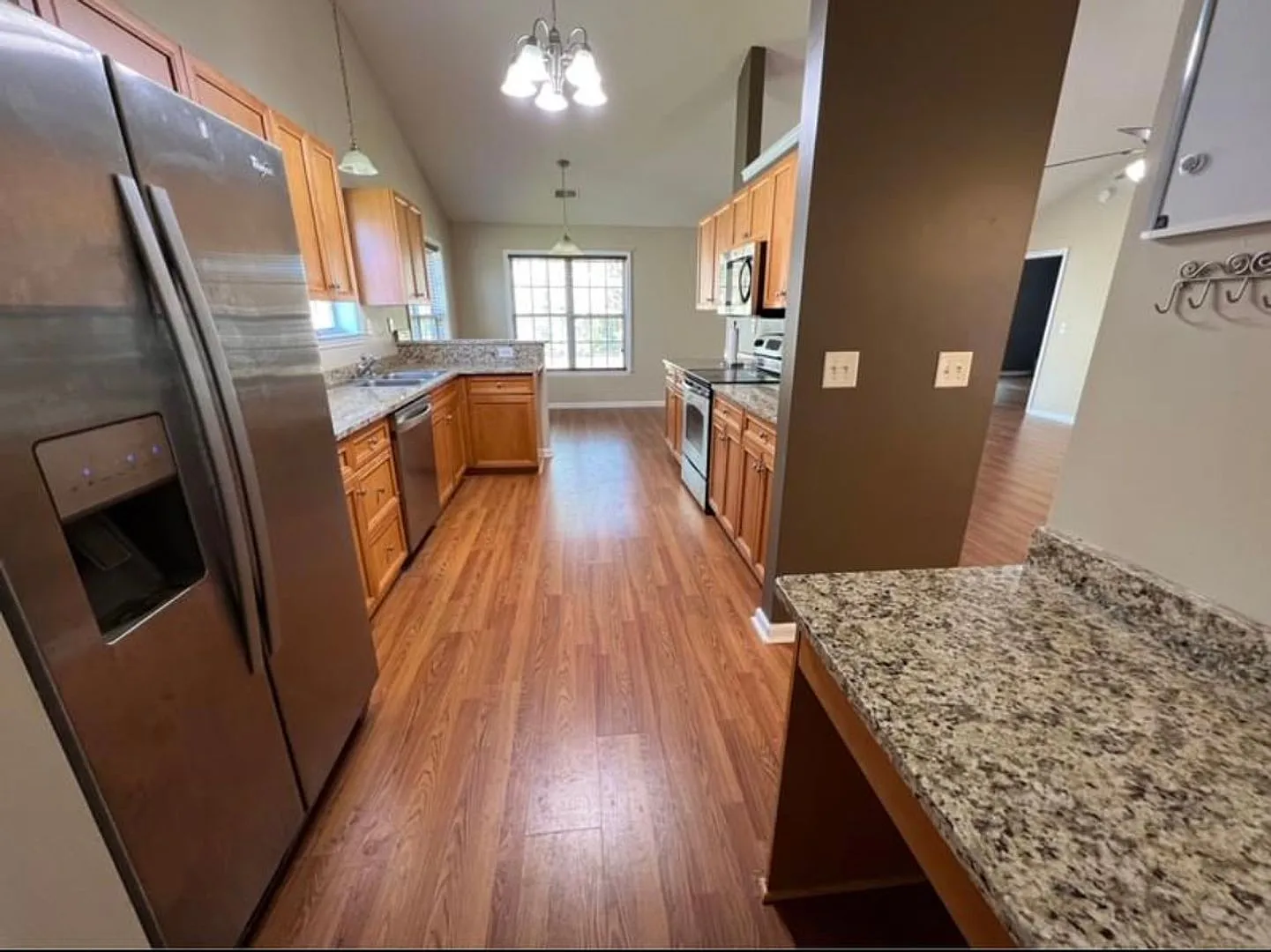Private 3 Bed/2 Bath House in St. James School area!! — Photo 4
