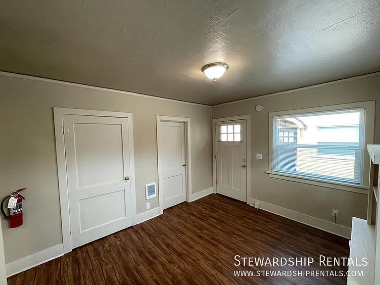2024 Emerald St #4 — Photo 3