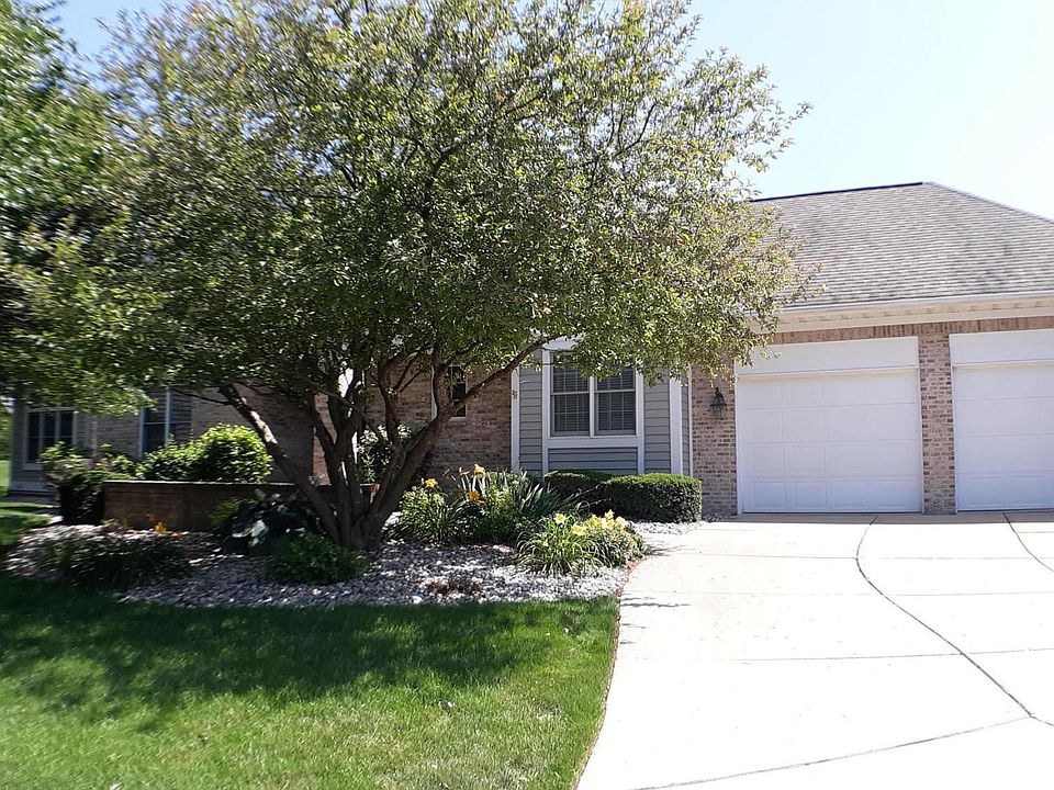 1st image of 215 Geneva Cir #3