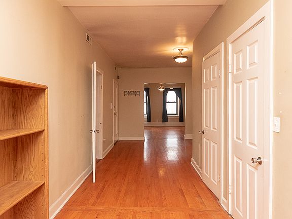 5th image of 2119 W Belmont Ave #4