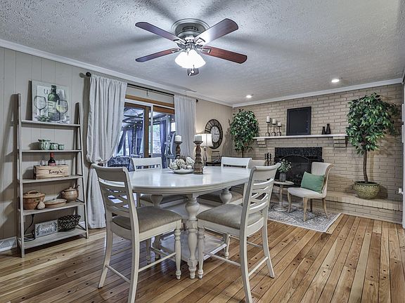 4th image of 10704 Silverbrook Dr