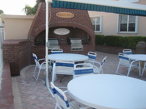 5th image of 2000 S Federal Hwy APT J205