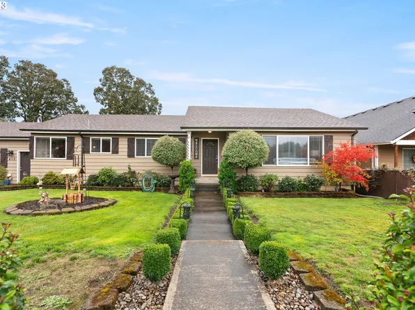 415 N Broadway St, Estacada, OR 97023