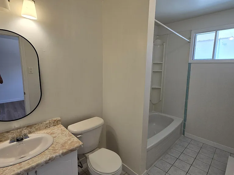 184 Simcoe St #3 — Photo 10