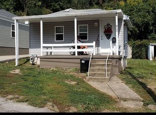 812 Seabrights Ln, Martins Ferry, OH 43935