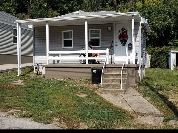 812 Seabrights Ln, Martins Ferry, OH 43935