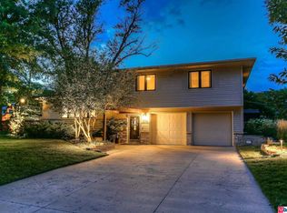 3290 Bridgeford Rd, Omaha, NE 68124