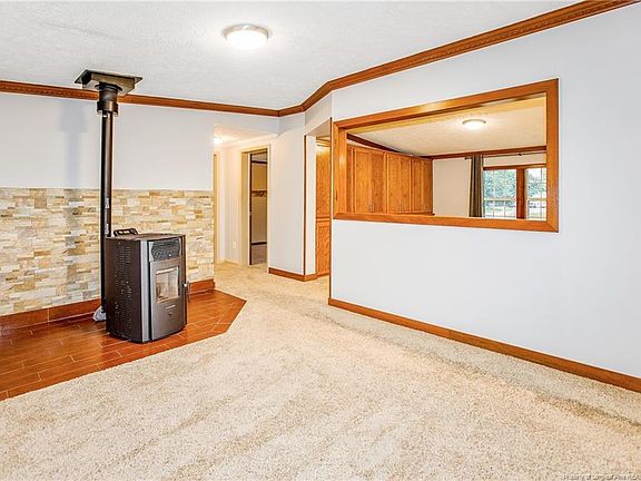 4th image of 203 Fondern Dr
