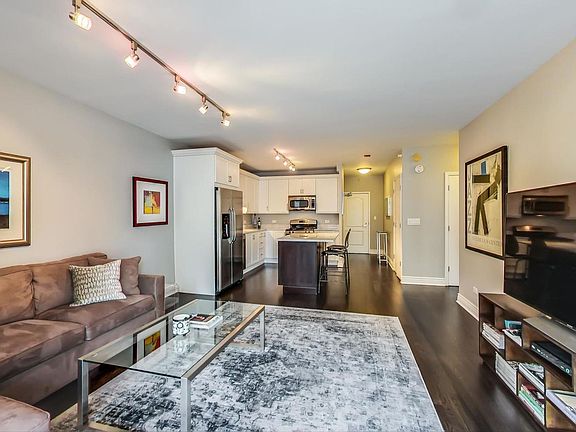 3rd image of 545 N Dearborn St #W1203