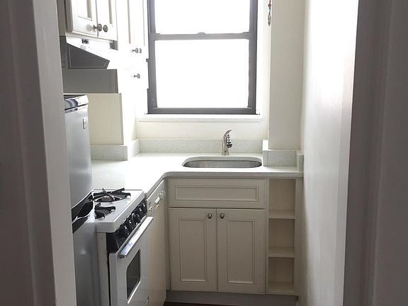 5th image of 160 7th Ave #1208