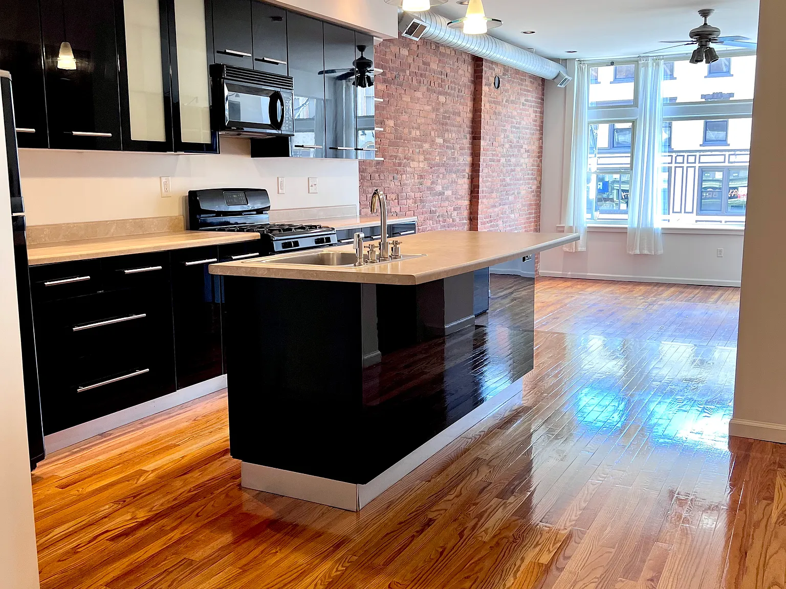 37 Court St — Photo 4