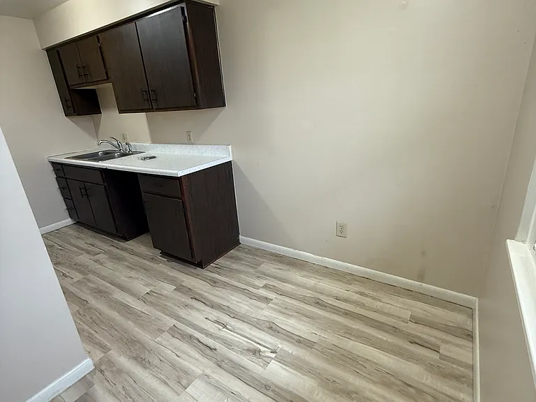 424 S Wolf Creek St #8 — Photo 5