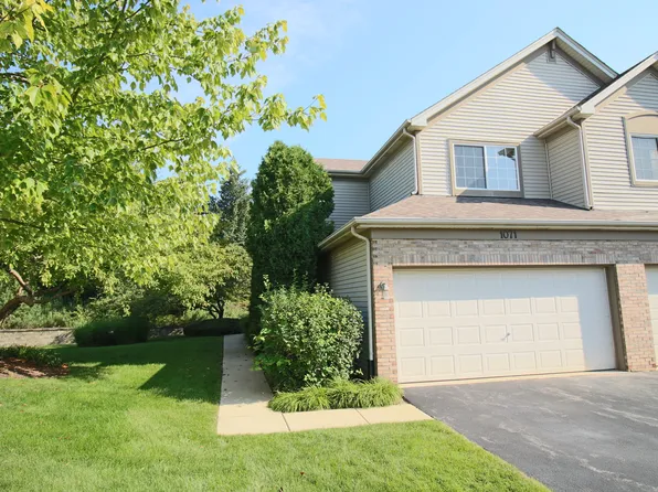 1071 Woodview Ct, Aurora, IL 60502