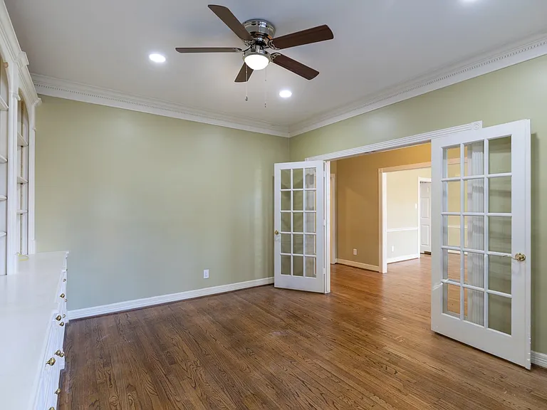 4418 Jane St — Photo 10