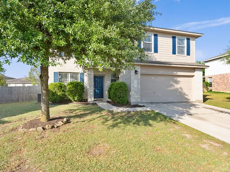 120 Brazos Ln — Photo 2
