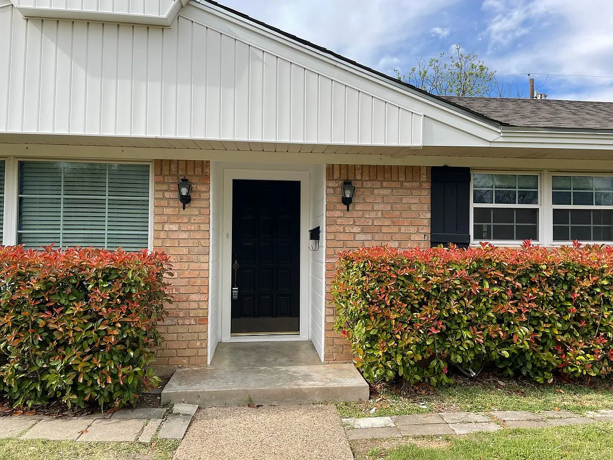 Building Photo - 5025 Loch Lomond Dr