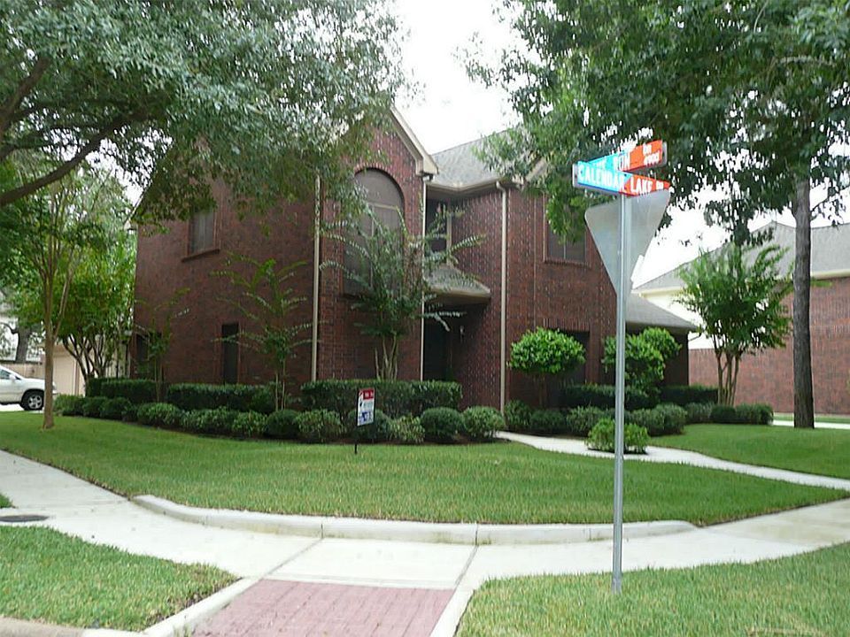 CORNER LOT WITH LOADS OF SPACE AND FULLY MATURE TREES.NEWLY POURED SIDEWALKS AND DRIVEWAYS