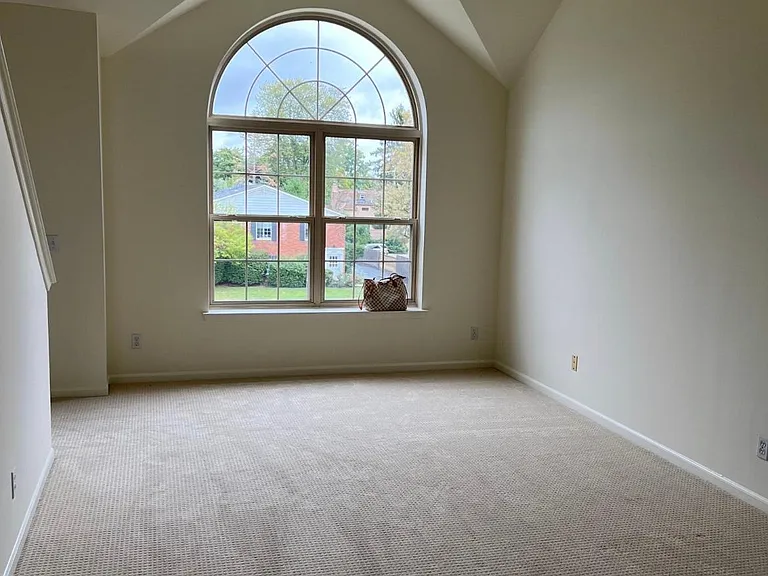 3218 Camden Dr — Photo 14