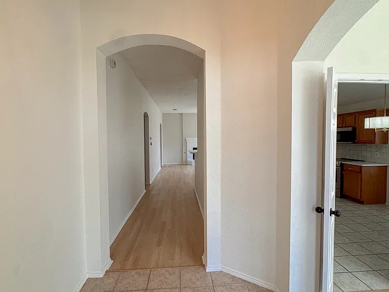 7015 Hillwood Dr — Photo 5