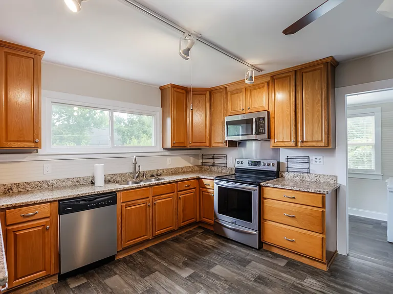 319 Oliver St — Photo 16
