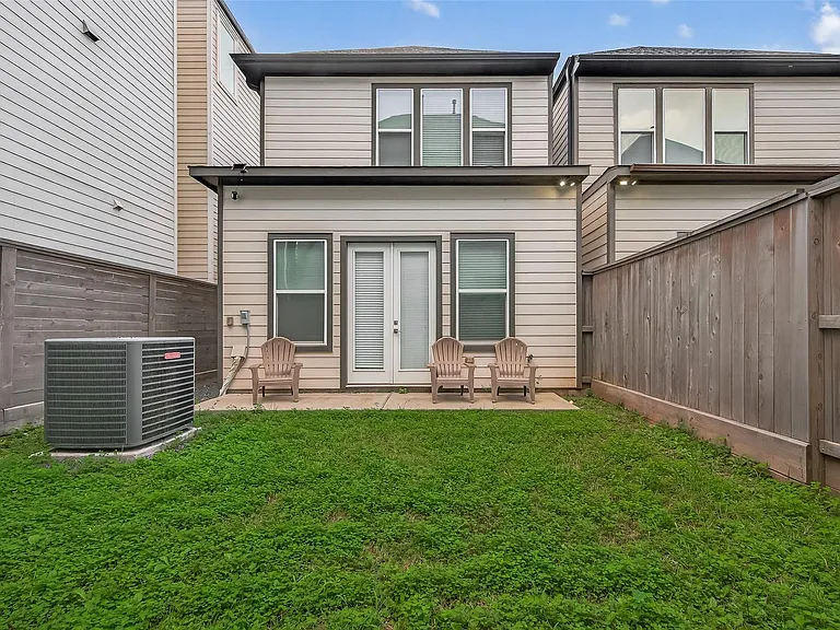 2617 Live Oak St — Photo 32