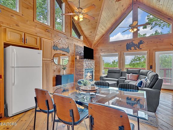 5th image of 2868 Pine Haven Dr