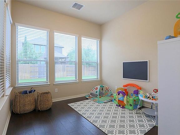 5th image of 2749 Santa Cruz St