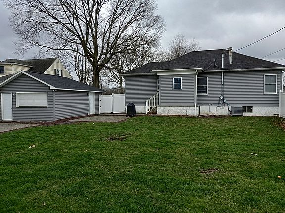 2nd image of 1320 Maple Ave