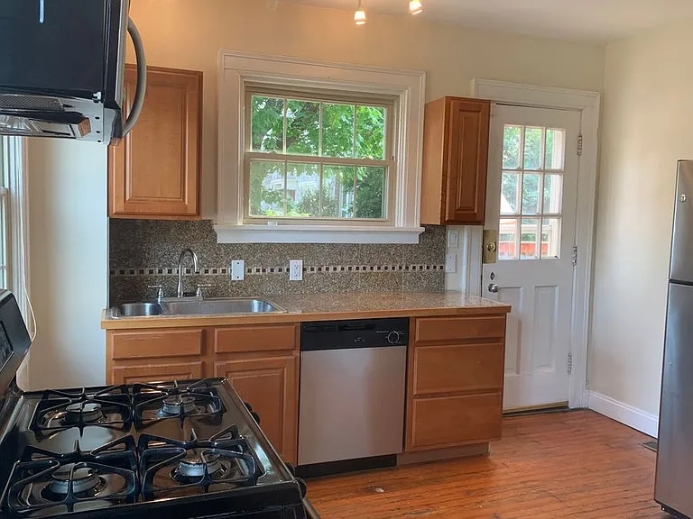 931 Nassau St #1 — Photo 6